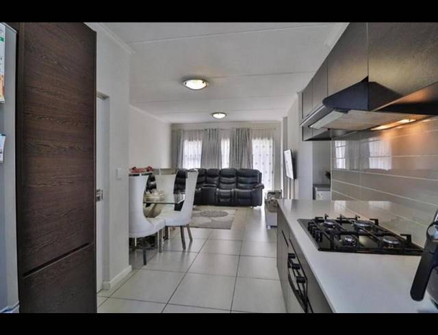 3 BEDROOM APARTMENT FOR SALE IN GREENSTONE HILL